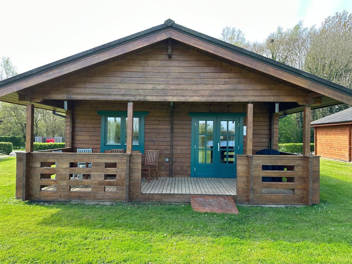 Lake Pochard, Oak Lodge South Cerney Exterior foto